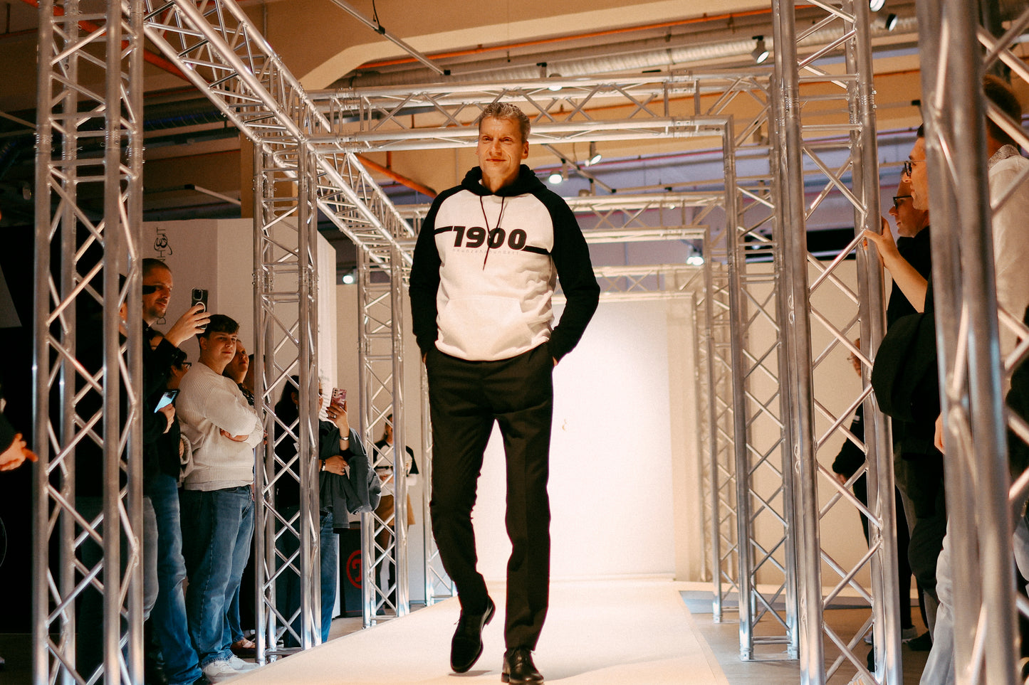 Unisex Hoodie "1900"